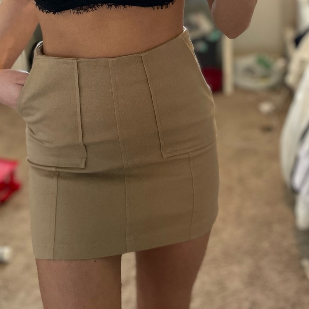 Beige mini skirt w/ pockets!✨